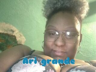 Ari_grande