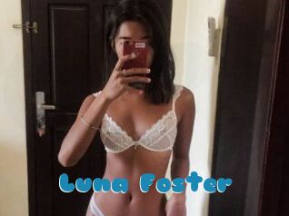 Luna_Foster