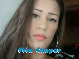 Mia_Cooper